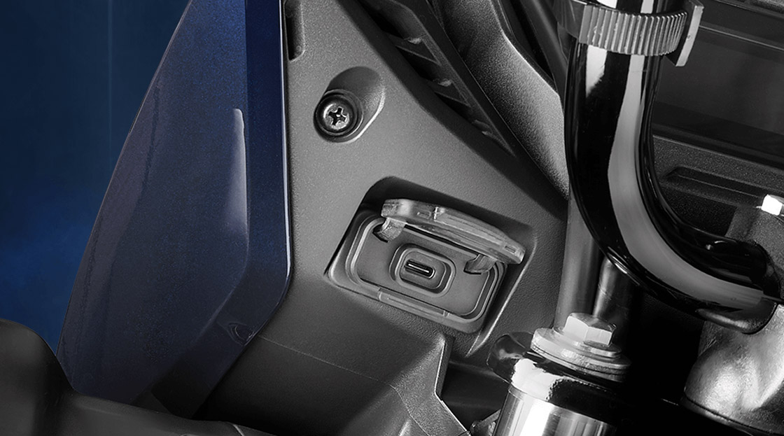 Honda SP 125 – New 15W USB-C Port — Quick charging on the go.
