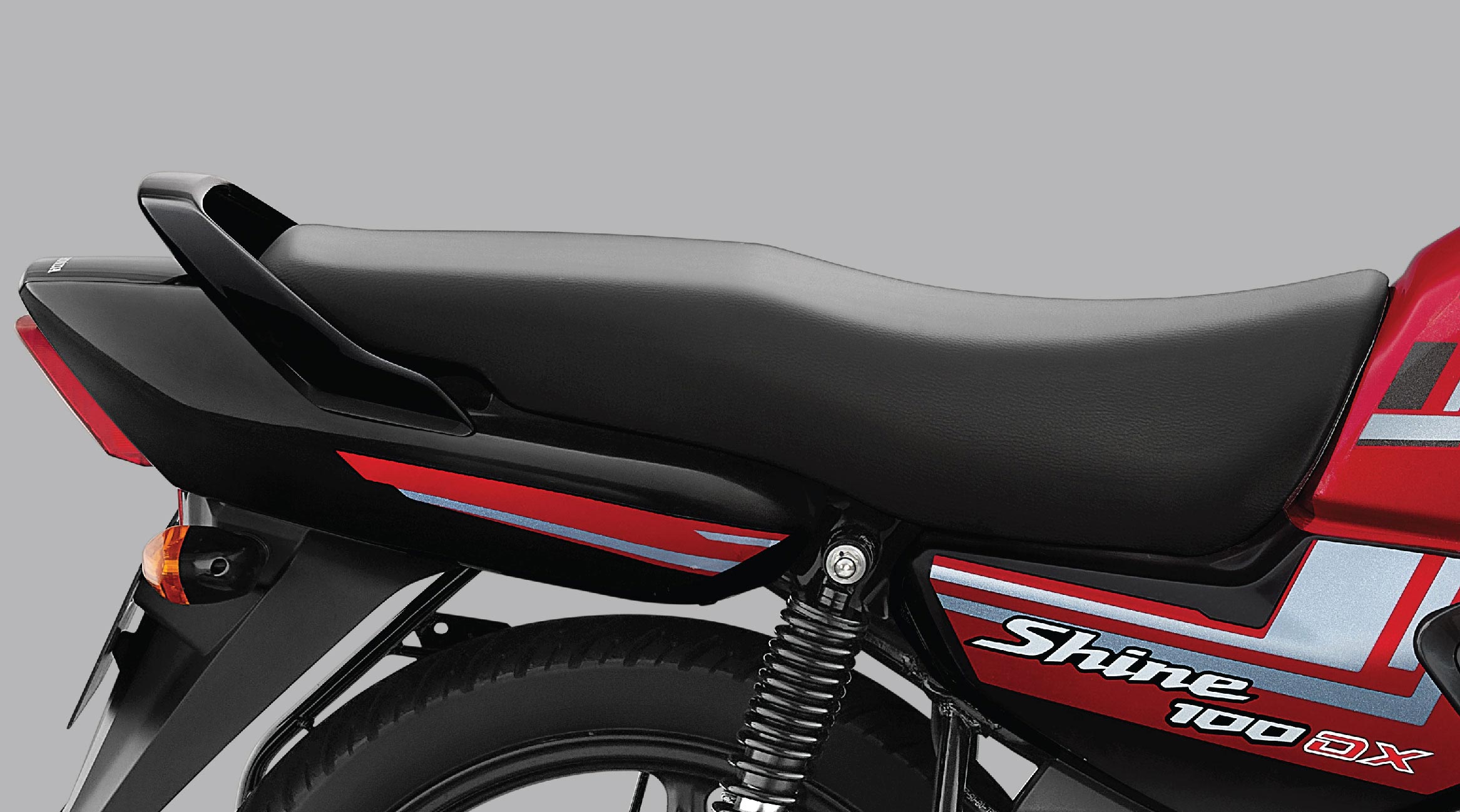 Honda Shine 100 – Long and Comfortable Seat — Long journeys made easy with longer and more comfortable seating with awesome ergonomics.