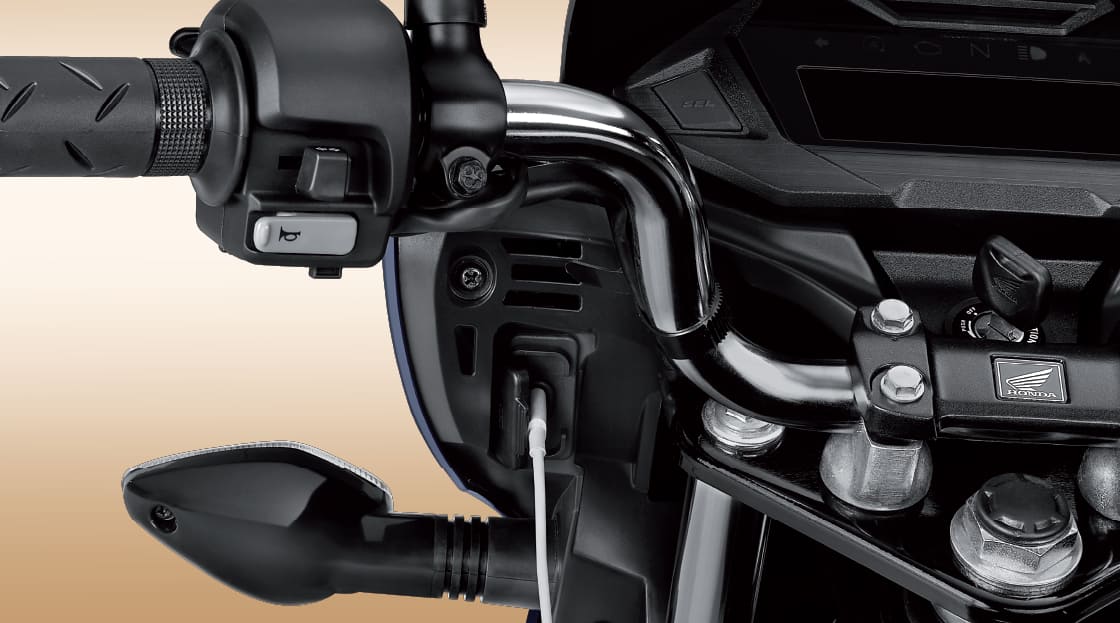 Honda Shine – New 15W USB-C Port — Charge your devices anywhere, anytime.