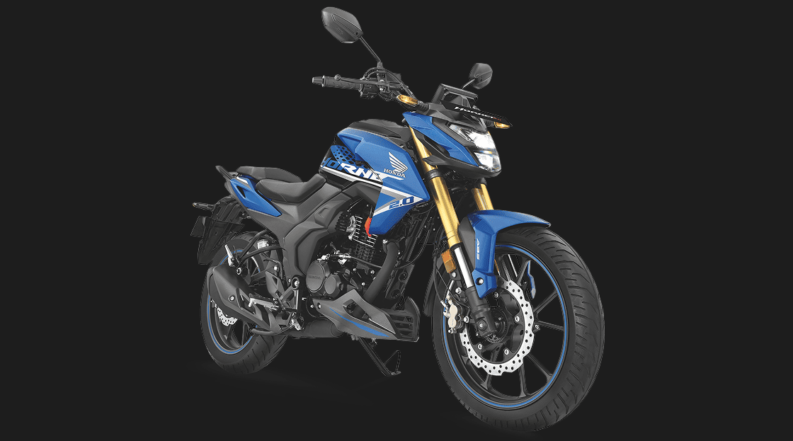 Honda Hornet 2.0 – Stress-Free Riding Posture — Perfect posture for smooth rides on both streets and highways.