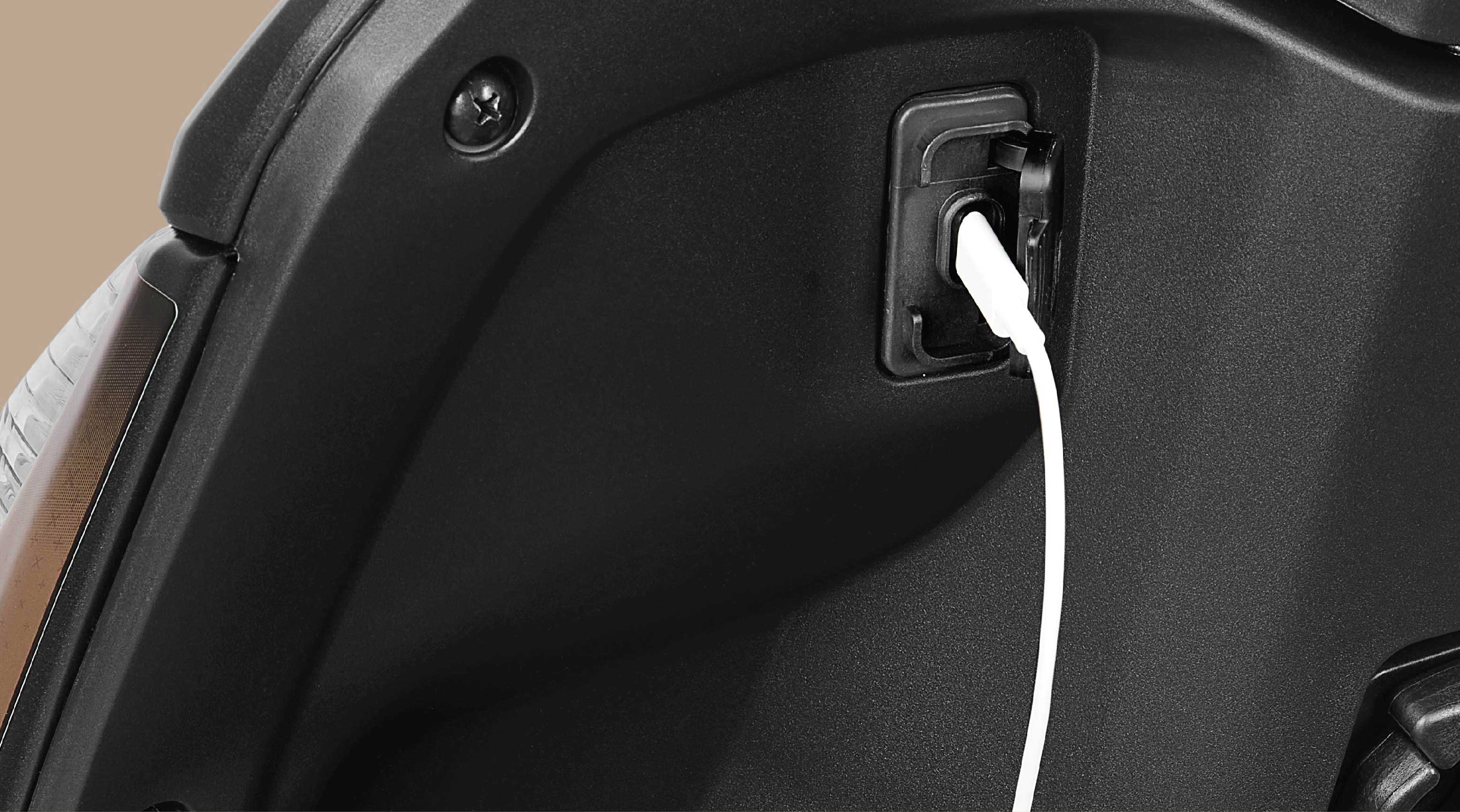 Honda Activa 125 – 15W USB-C PORT — Charge your smartphone, earphones, power bank on-the-go