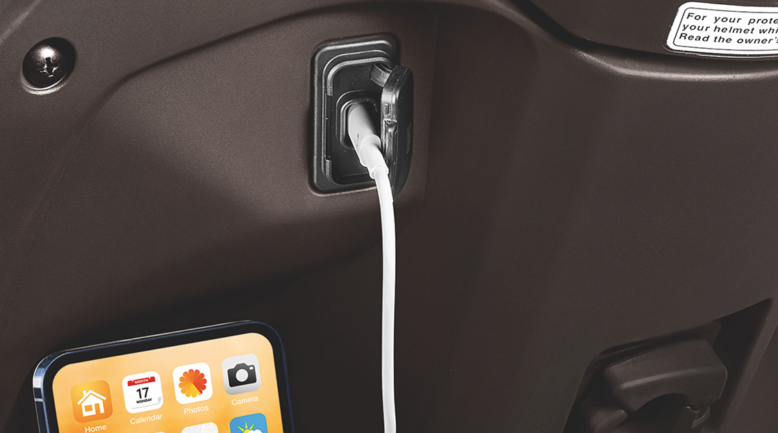Honda Activa 125 – 15W USB-C Port — Provides charging on the go.