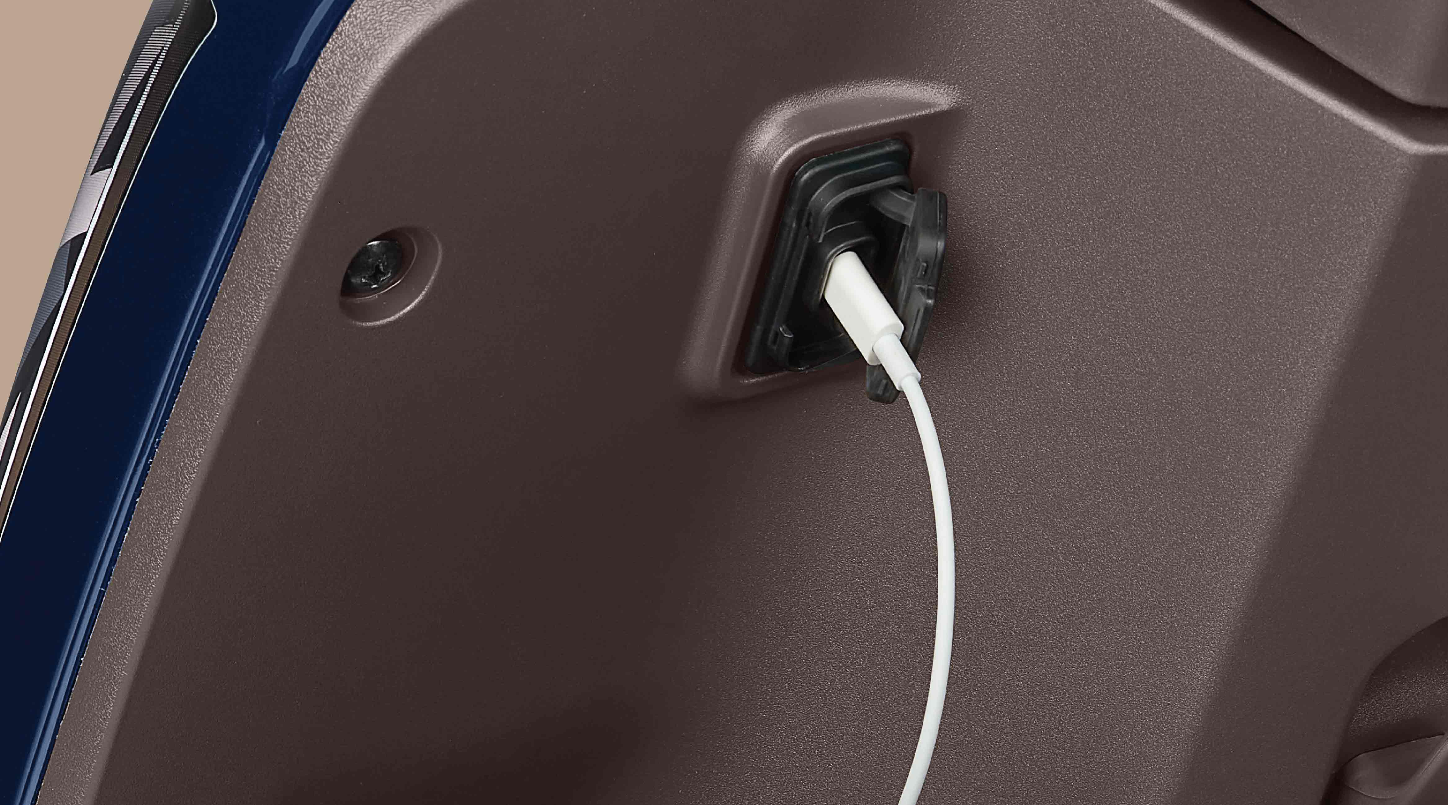 Honda Activa – 15W USB-C Port — Charge your smartphone, earphones, power bank on-the-go