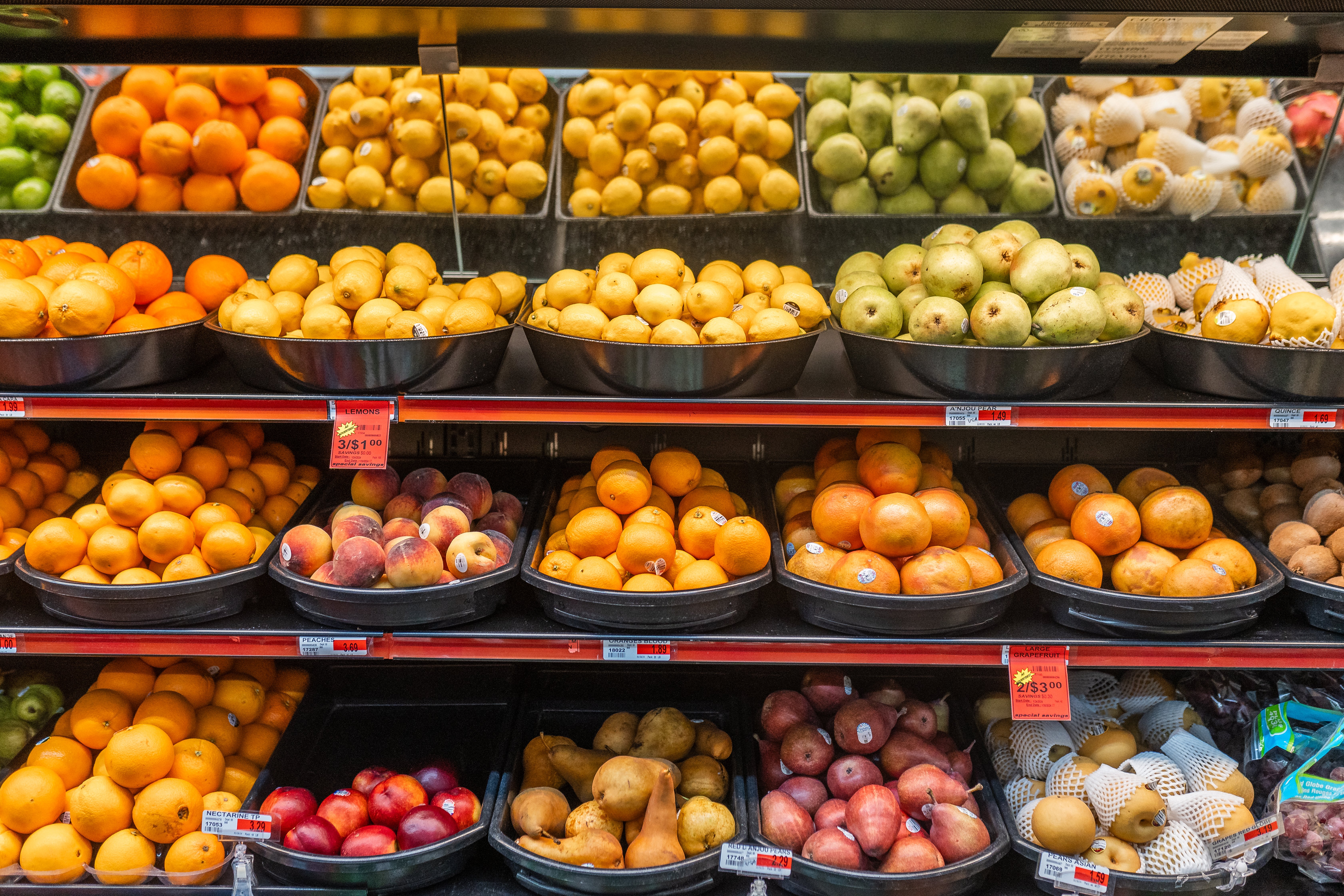 Picture of fruit on a shelf at the store
