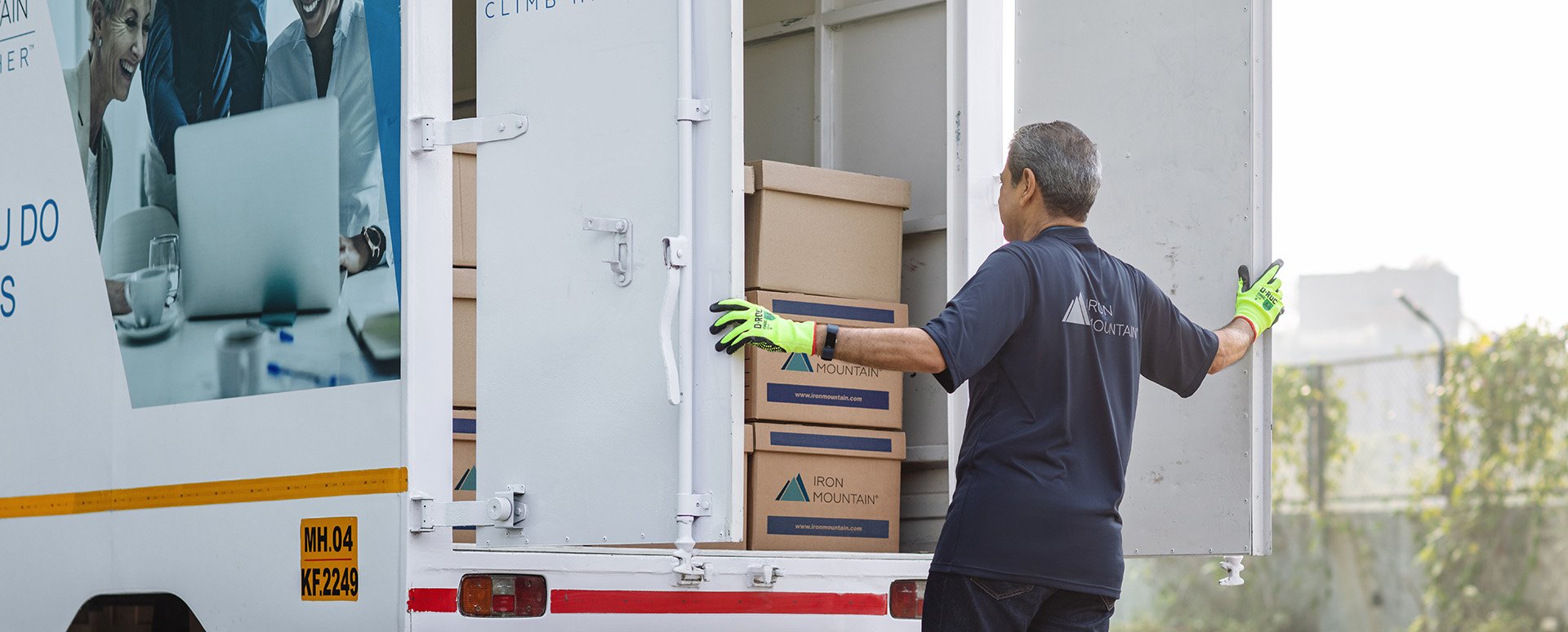 IM employee facing truck of IM boxes