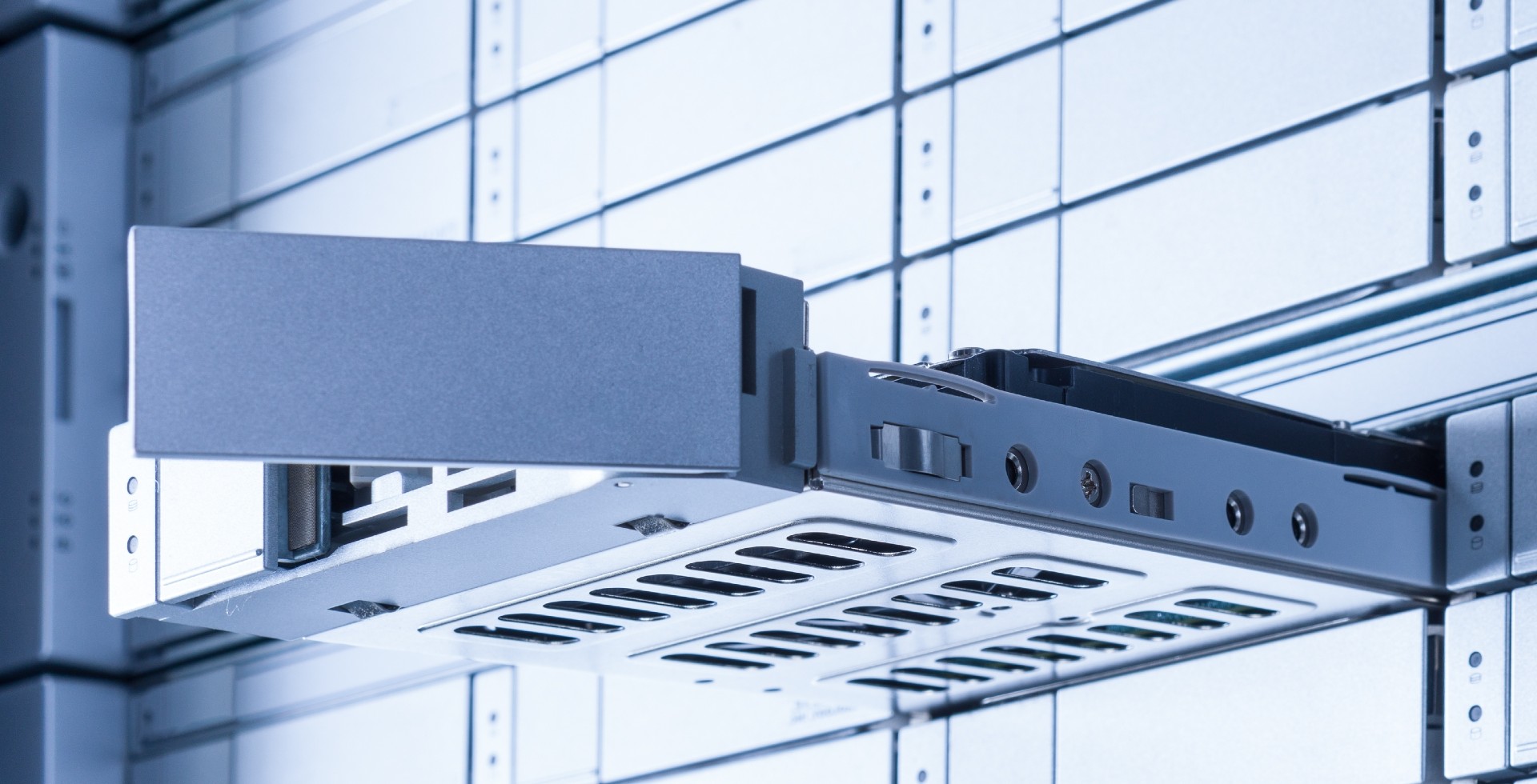 hard-disk-in-tray