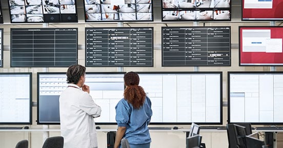 Hôpital Privé De L’estuaire- Medical professionals looking at screens