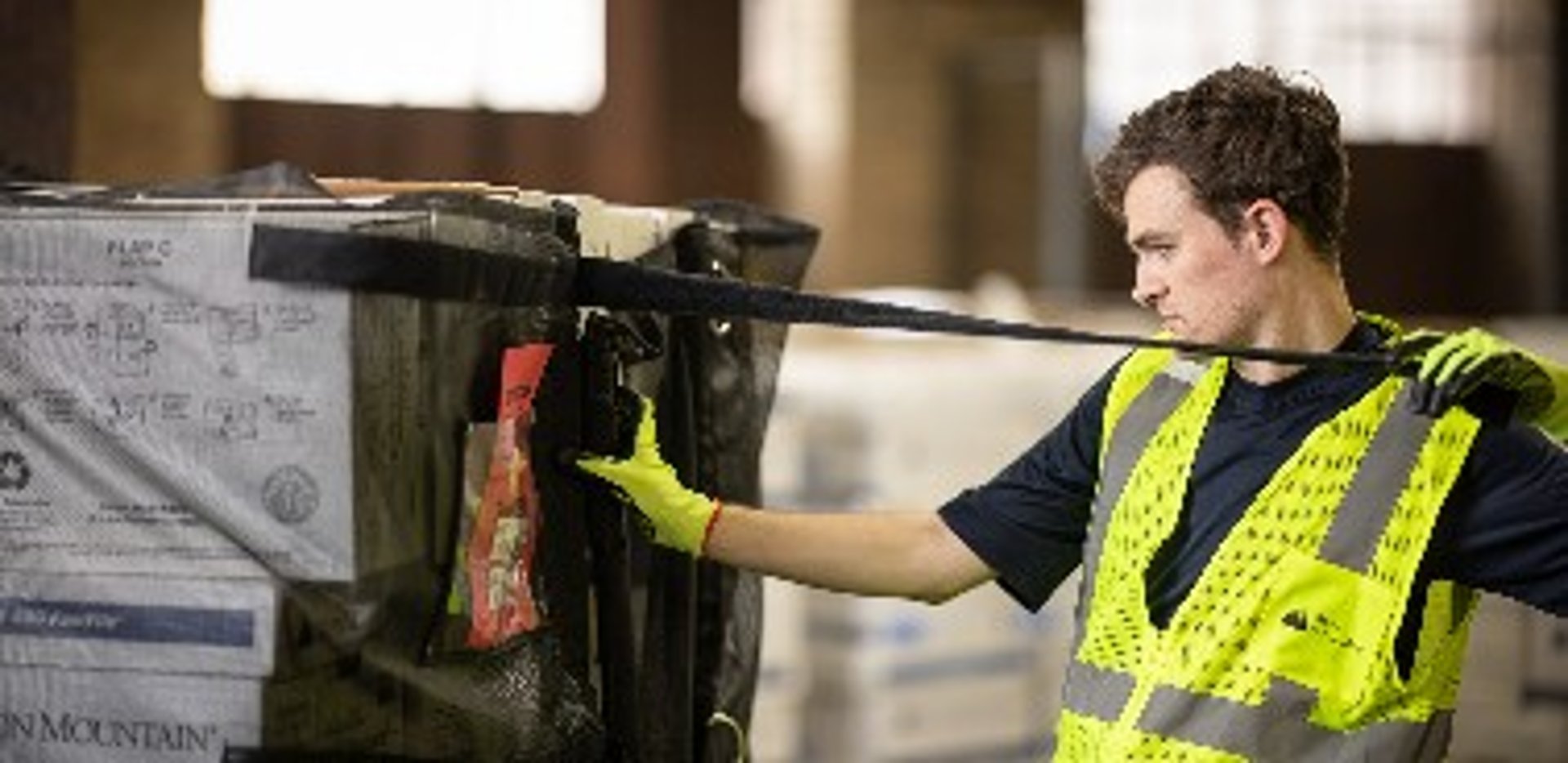 im-smartsort-pallet-and-worker