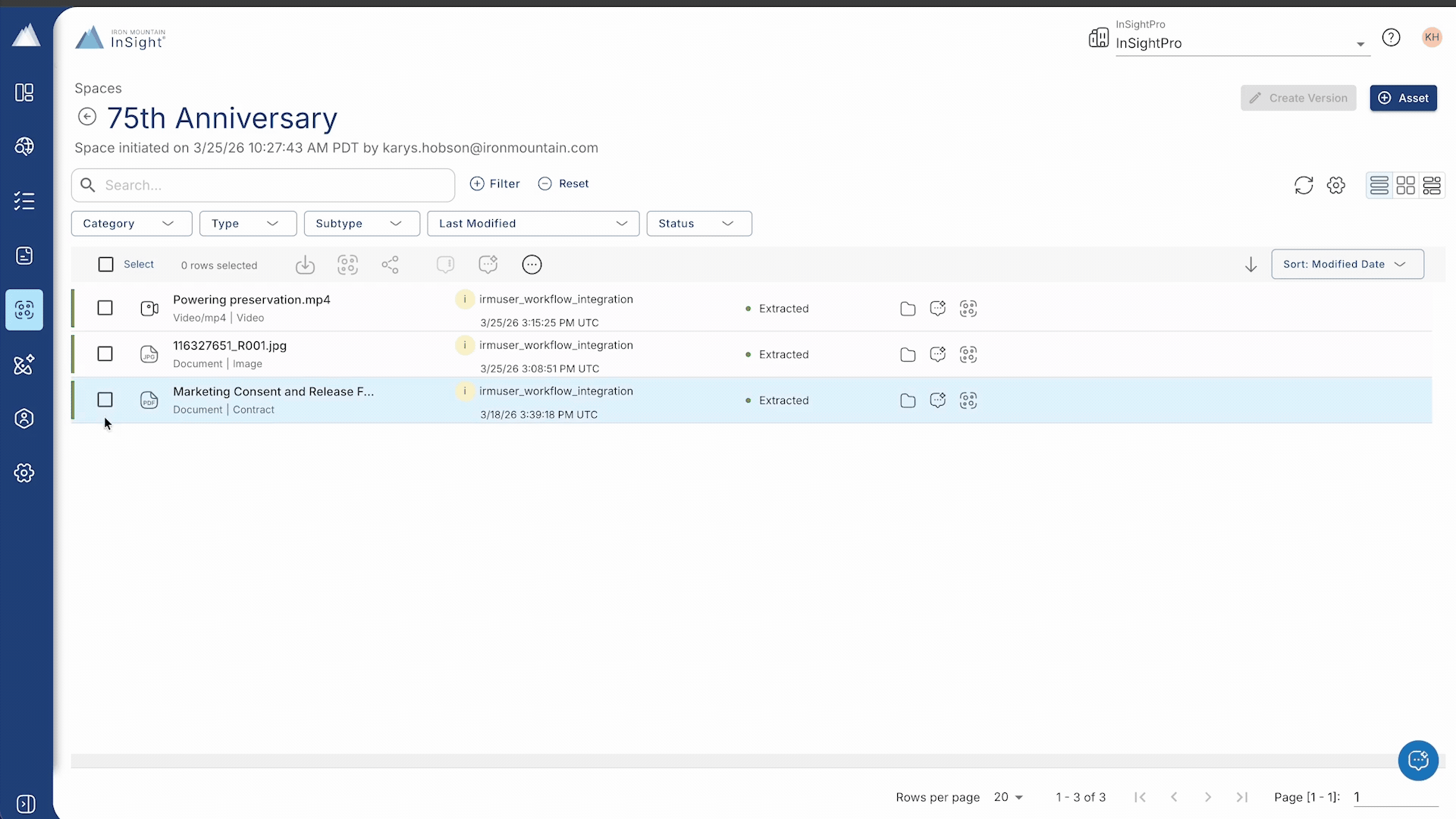 https://edge.sitecorecloud.io/ironmountain-c8dd68e9/media/project/iron-mountain/iron-mountain/images/services-and-industries/industry-specific/hero-and-background-over-800px/dxp-media-demo-gif.gif?iar=0&sc_lang=en