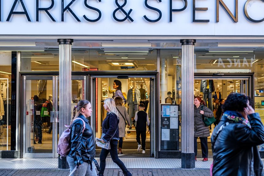 Marks and Spencer case:,[object Object],Demolish and re-build, or retrofit, that is the question