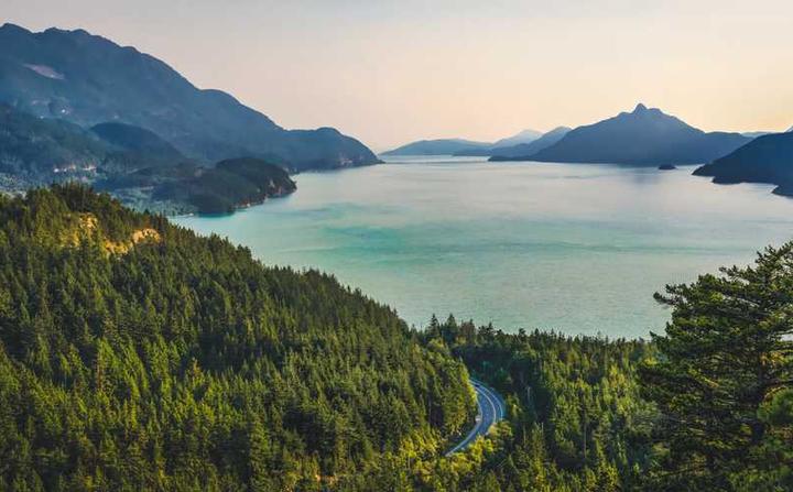 Image of a lake