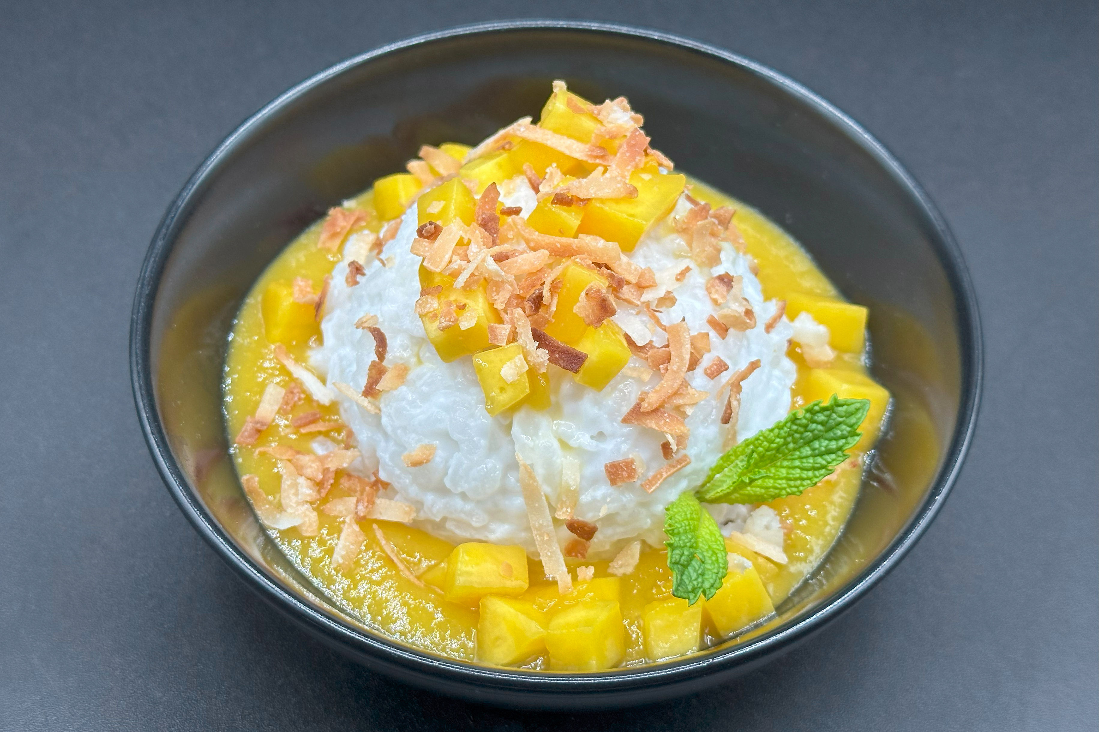 Banh-Thai-mango-and-coconut-sticky-rice
