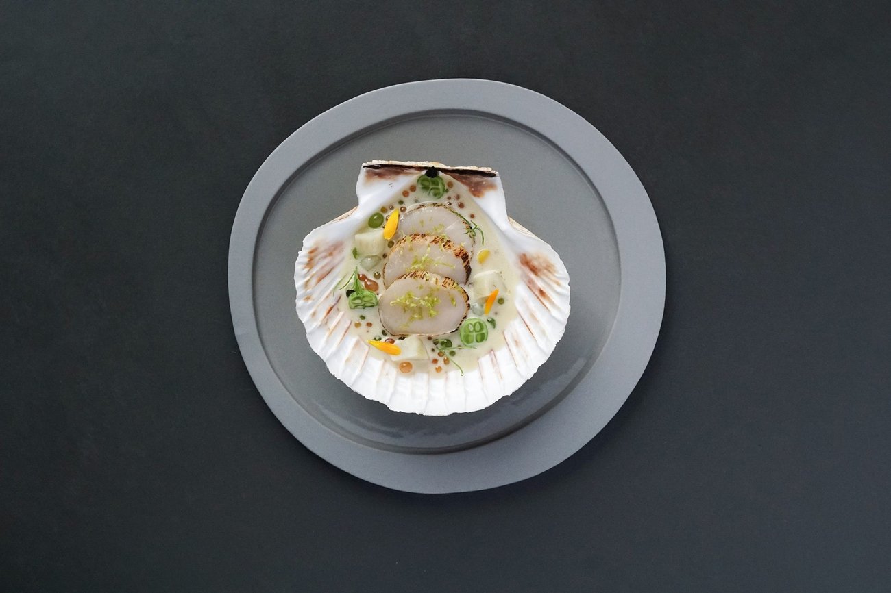 Restaurant ONE Roermond Chef Edwin Soumang Sommelier Bethany DeLong dish scallop