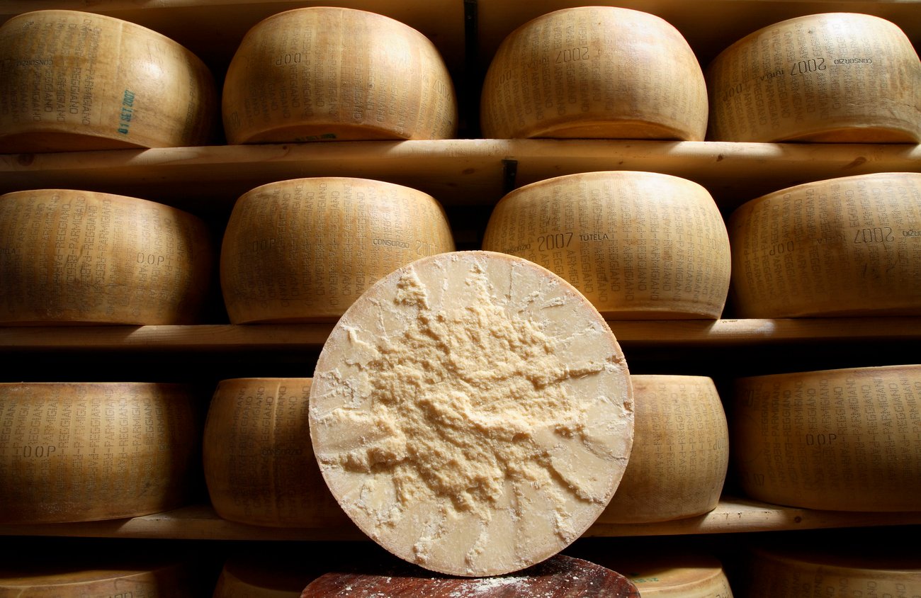Parmigiano-Reggiano-magazzino-4_low