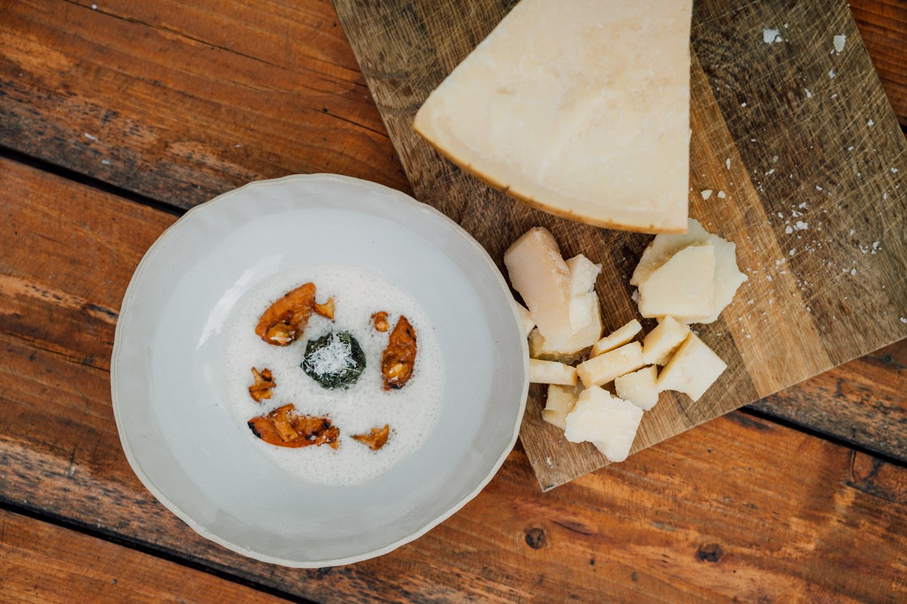 Geschmortes Salatherz mit Parmigiano Reggiano Mari
