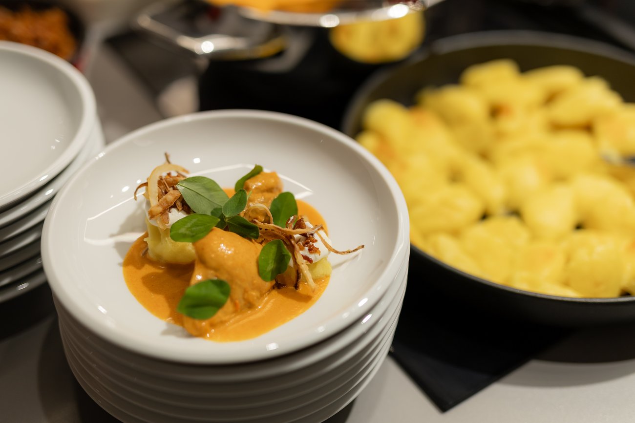 DDLI WITH CHICKEN PAPRIKASH