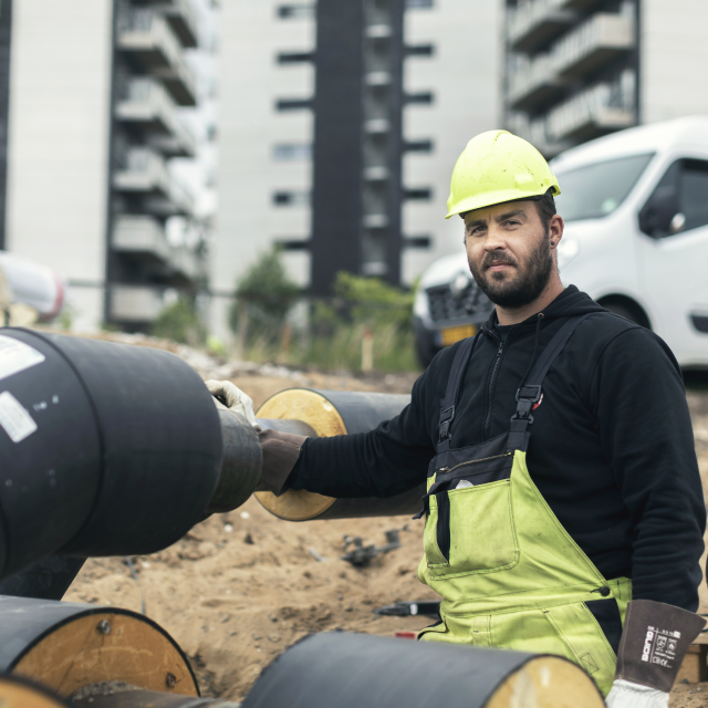 ManUnderGround_640x640