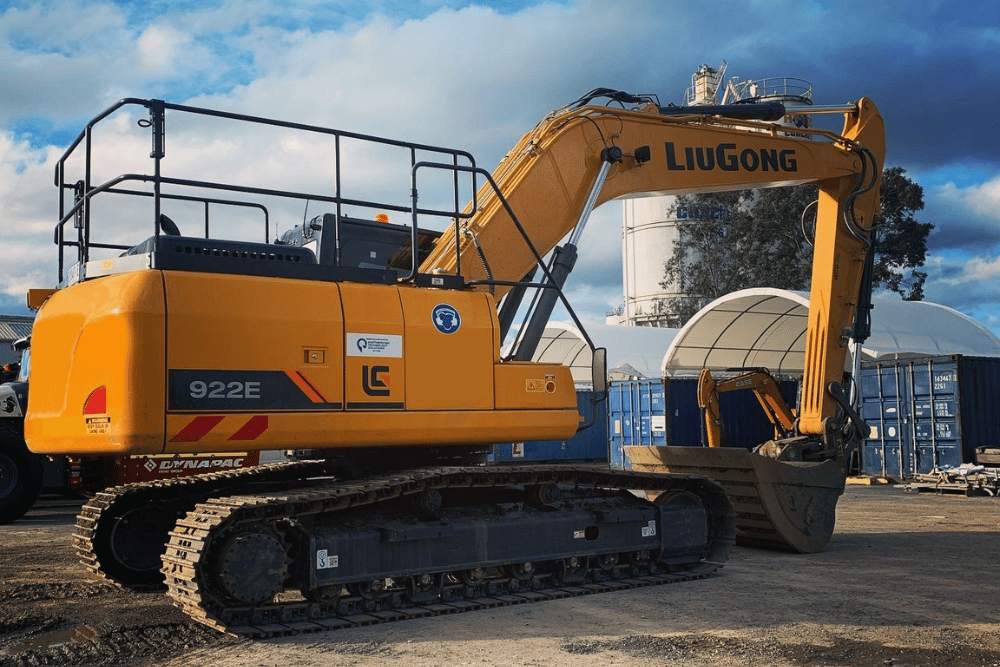 Kennards Hire Excavator on a worksite