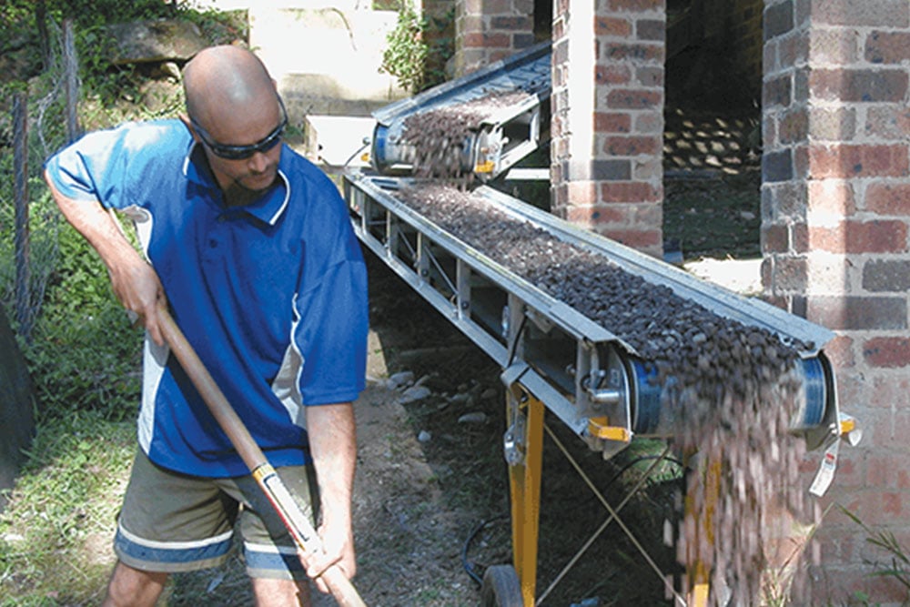 kennards hire customer using a conveyor at a job site