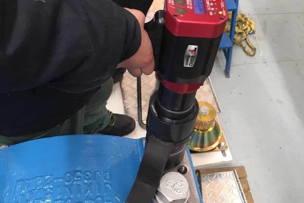 kennards hire customer bolting