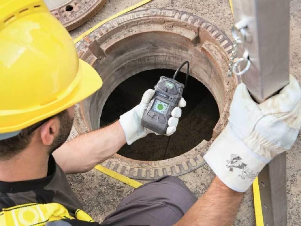 GAS DETECTOR 4 IN 1 CONFINED SPACE for Rent Kennards Hire