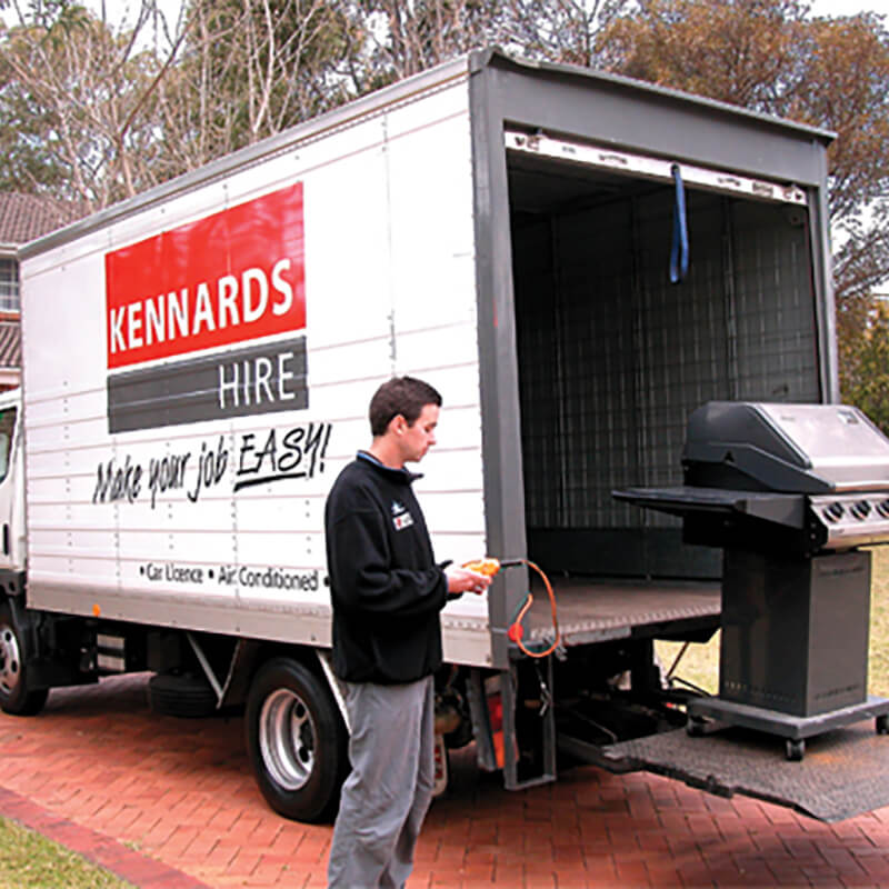 VAN REMOVAL MANUAL WITH TAIL LIFT for Rent Kennards Hire