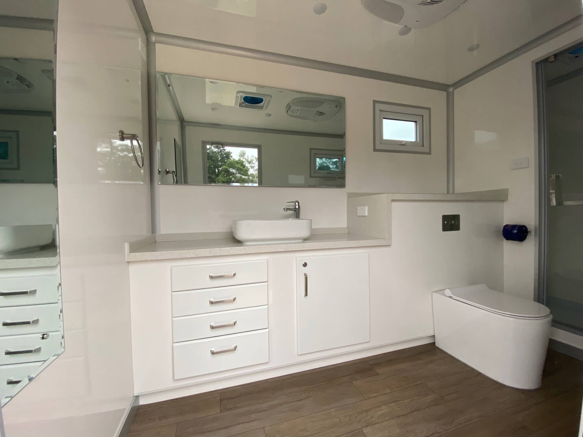 TOILET/SHOWER LUXURY ENSUITE for Rent Kennards Hire