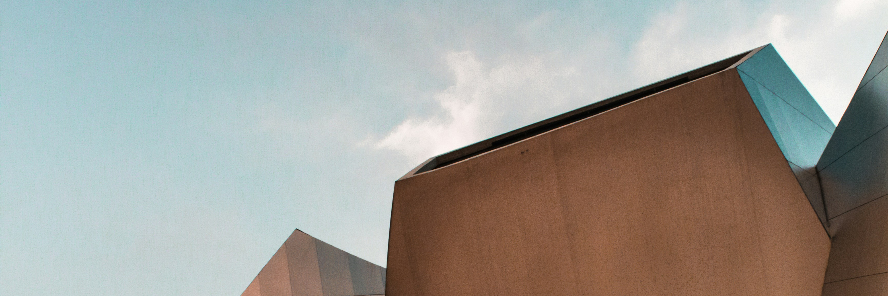 singapore_victor-yj-Ue4yoyuo-unsplash_desktop