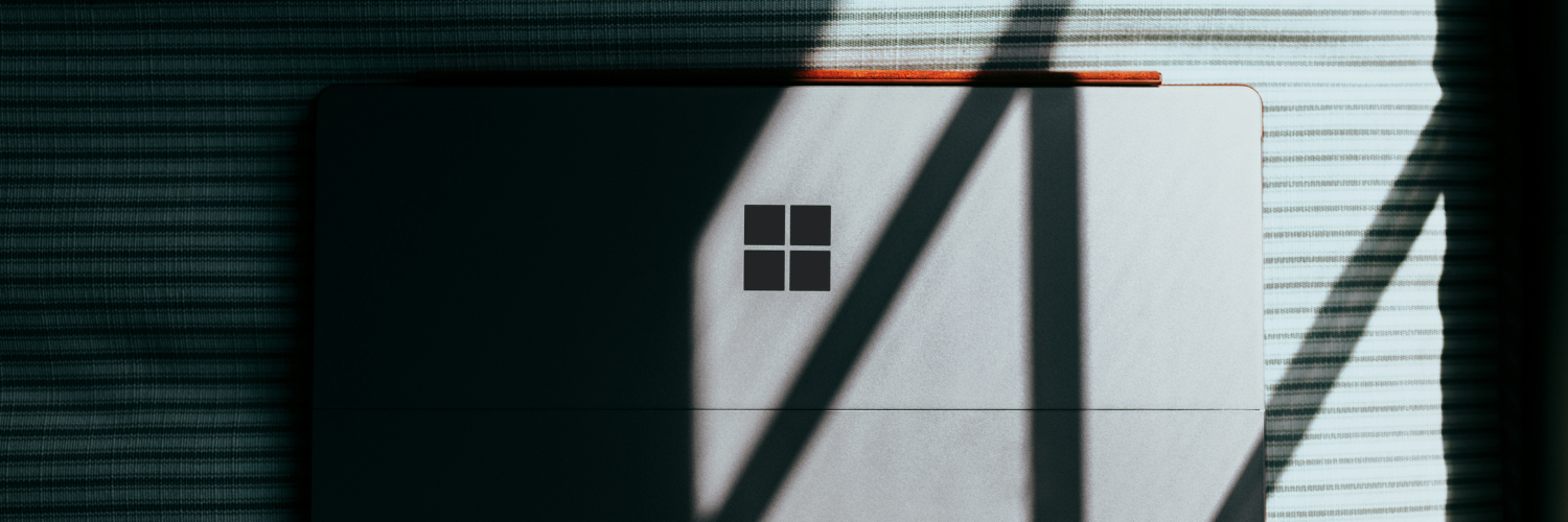 laptop_aerial_light_shadows