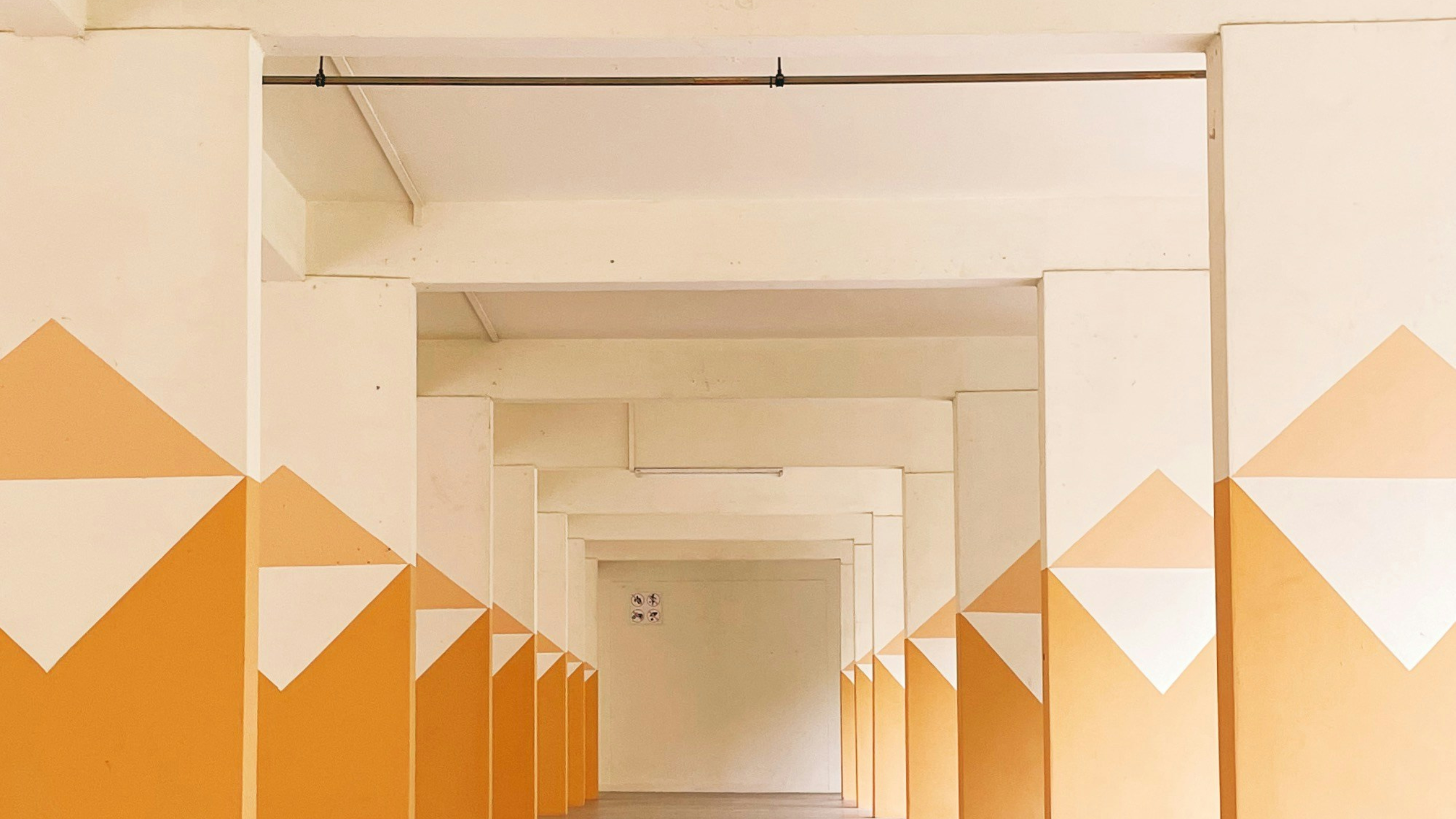 Triangle_murals_in_carpark