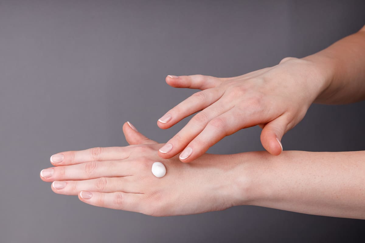 manos secas y agrietadas