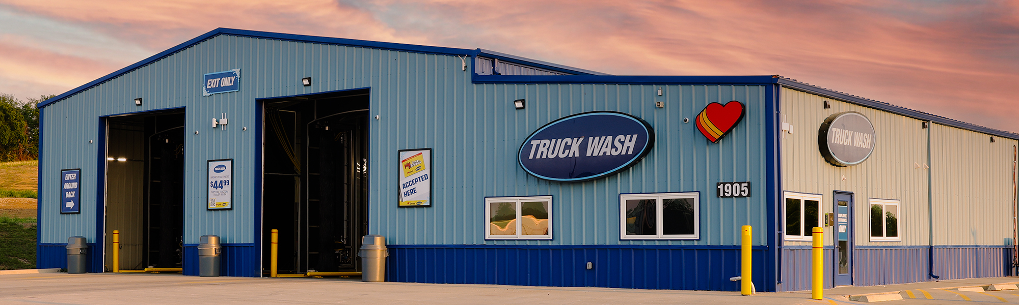 An exterior photo of the Truck Wash at Love's Travel Stops in Harrisonville, MO