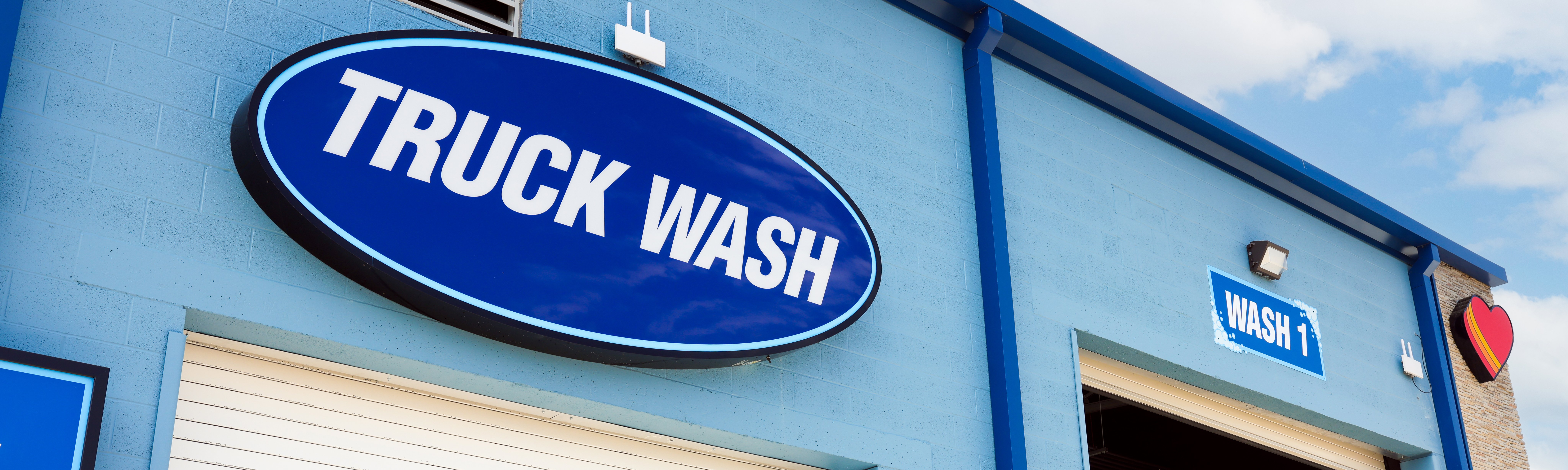 Love's Truck Wash Exterior Signage