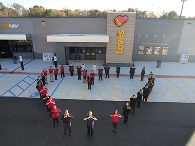 An exterior photo of team members at Store 877 in Good Hope, AL