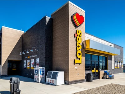 Exterior of Love's Travel Stop #970 in Kingman, AZ