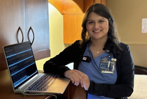 nurse in labor and delivery room next to laptop with labor monitors