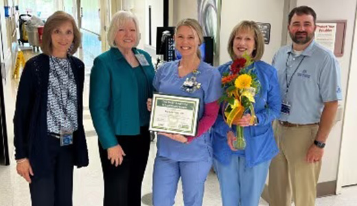 Vick receives award