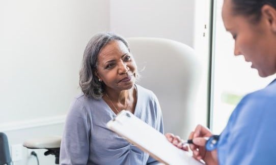 Woman discusses gallbladder disease with health care professional