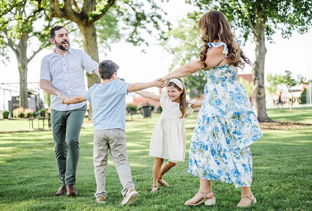 Family ring around the rosie