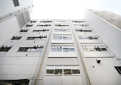 建築作品集　事務所：麻布 2017年 東京都中央区 延床面積：4,202m2、構造：SRC造、規模：地上9階　地下2階