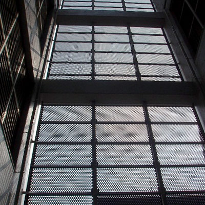 建築作品集　換気所：西新宿 2007年 東京都新宿区 延床面積：5,393m2、構造：SRC造＋RC造、規模：地上4階　地下3階