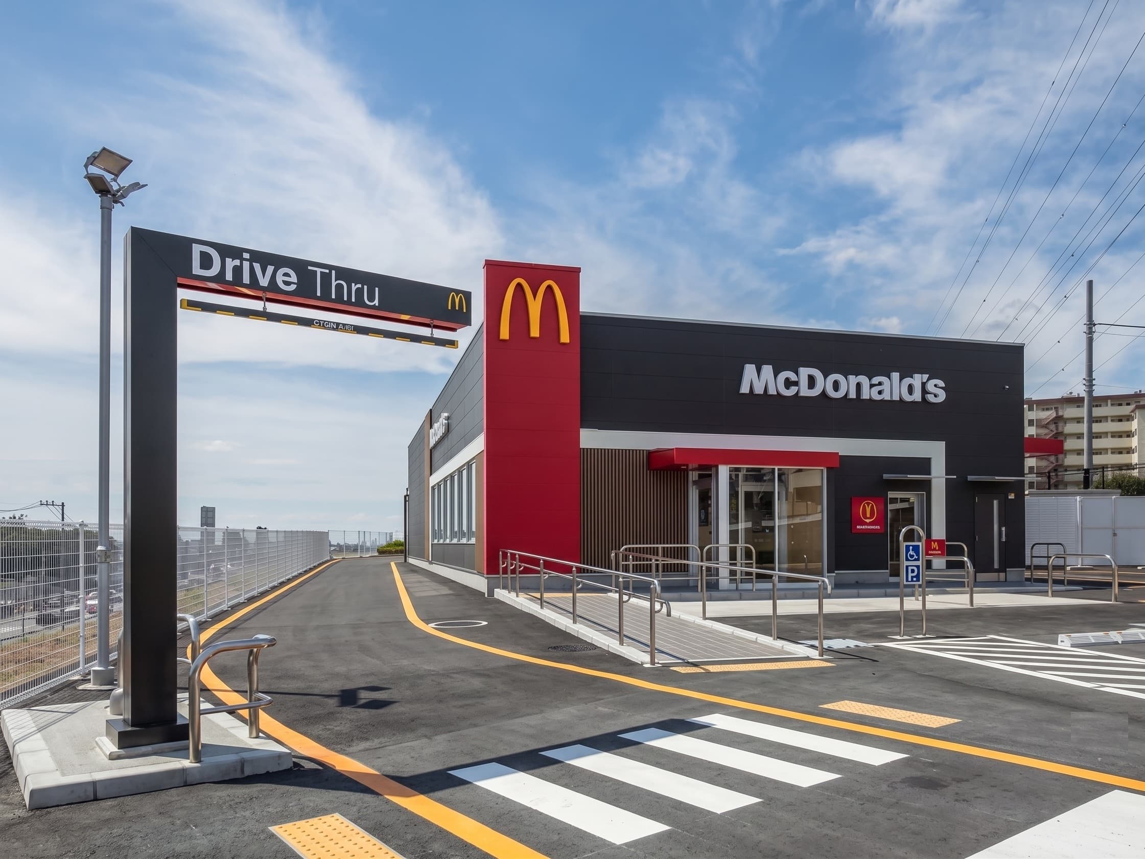 横浜北線トンネル上部賃貸施設(マクドナルド馬場インター店)