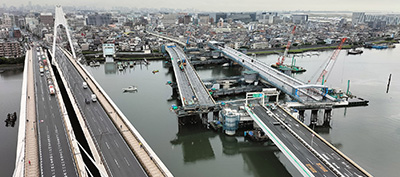1号羽田線の2週間通行止めを行い、高速大師橋の架け替え工事を実施