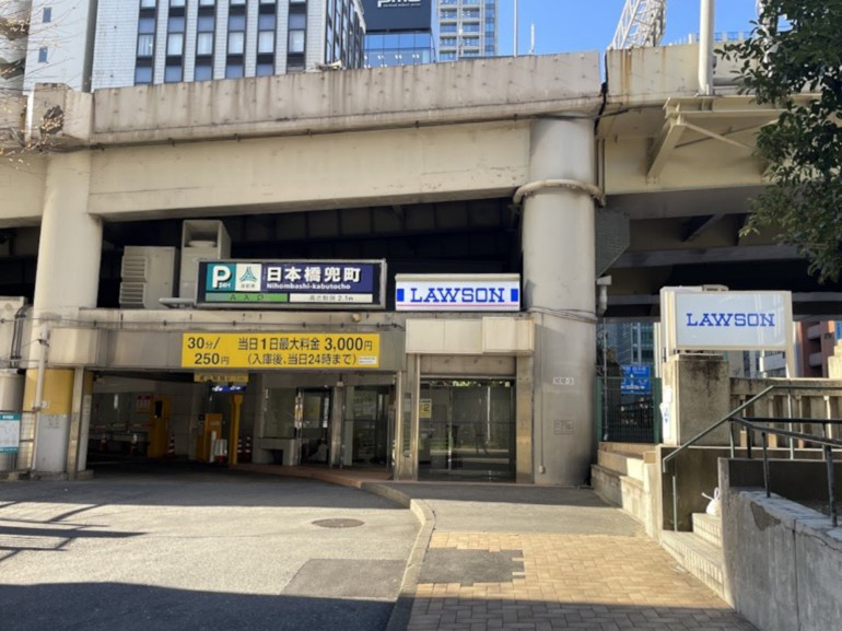 東側(Aブロック入口側)店舗入口