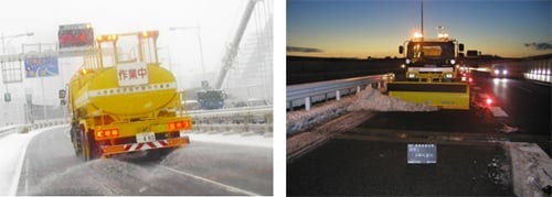 散布車による凍結防止剤の散布作業と、除雪車による路面の除雪作業の様子を示す2枚の写真