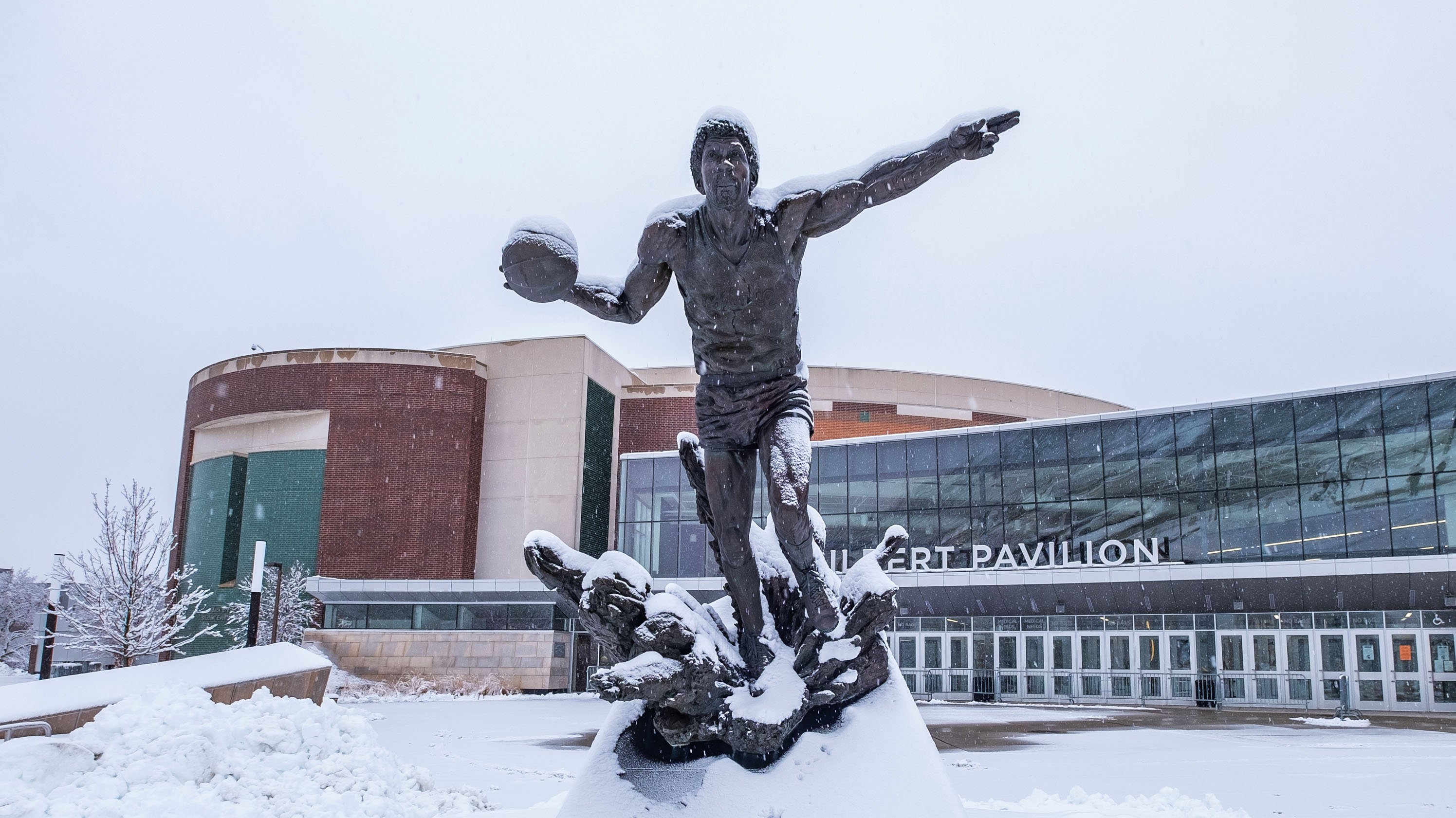 Magic Johnson Statue