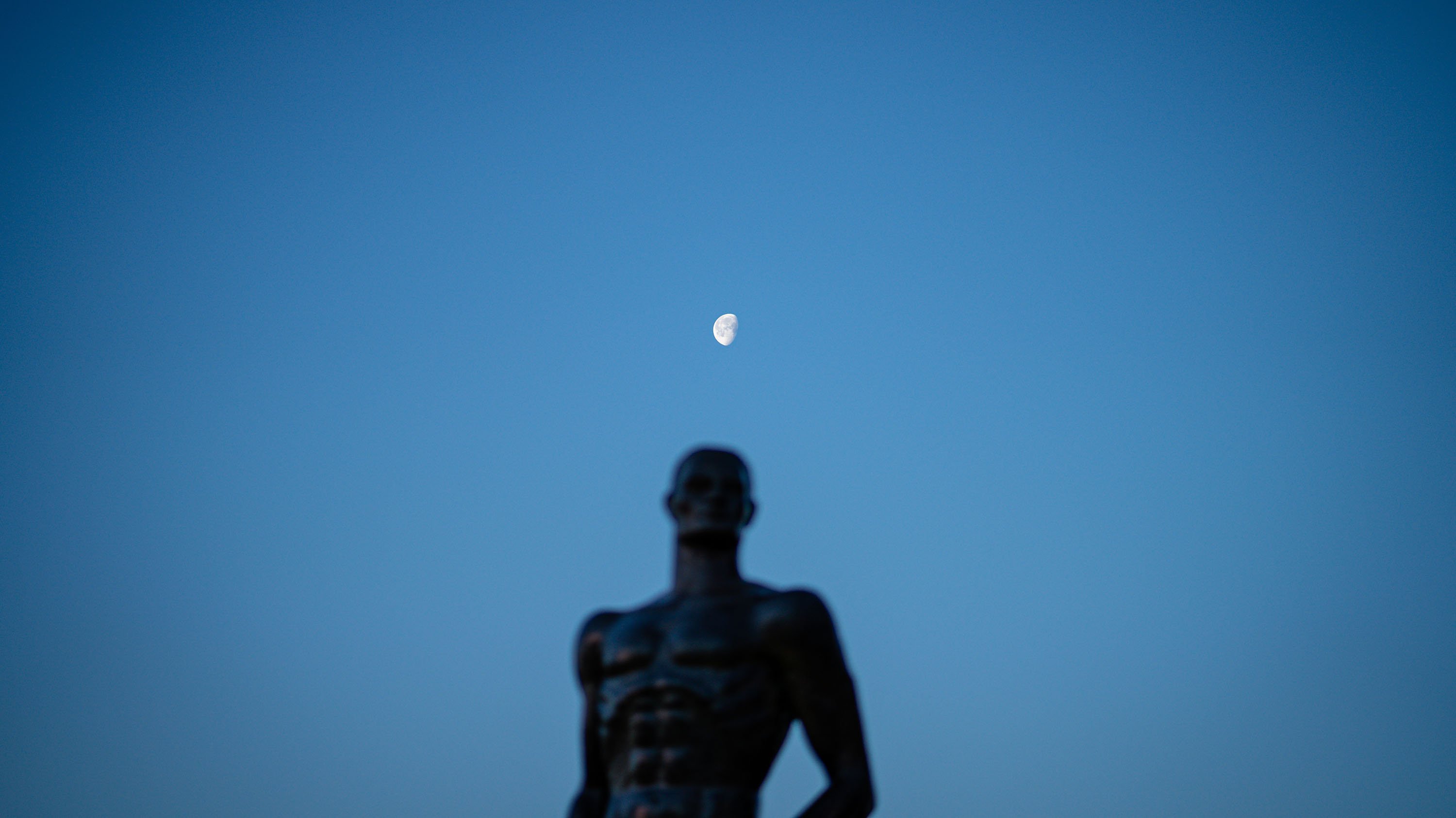 Moon over the Spartan statue.