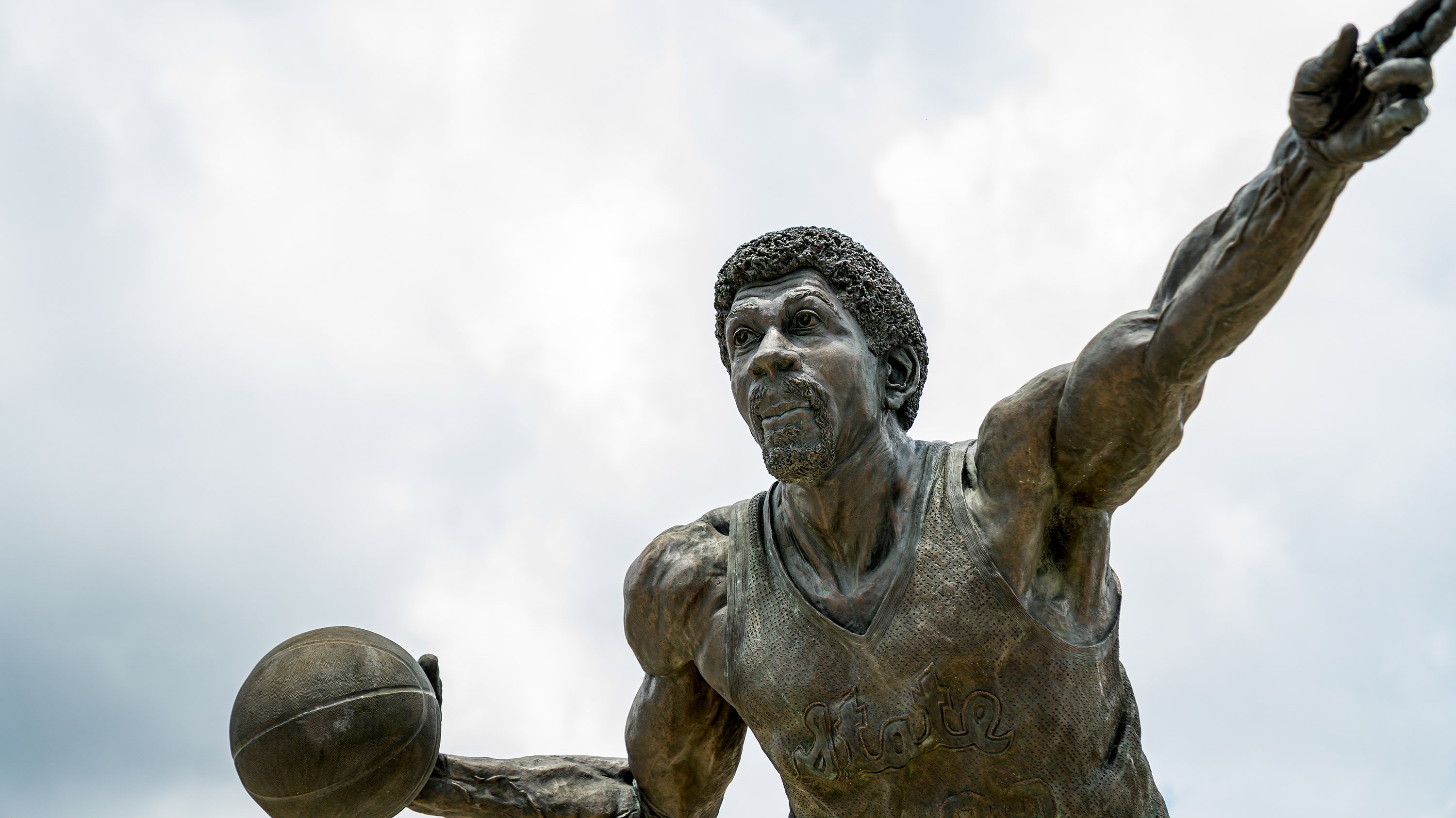Magic Johnson statue