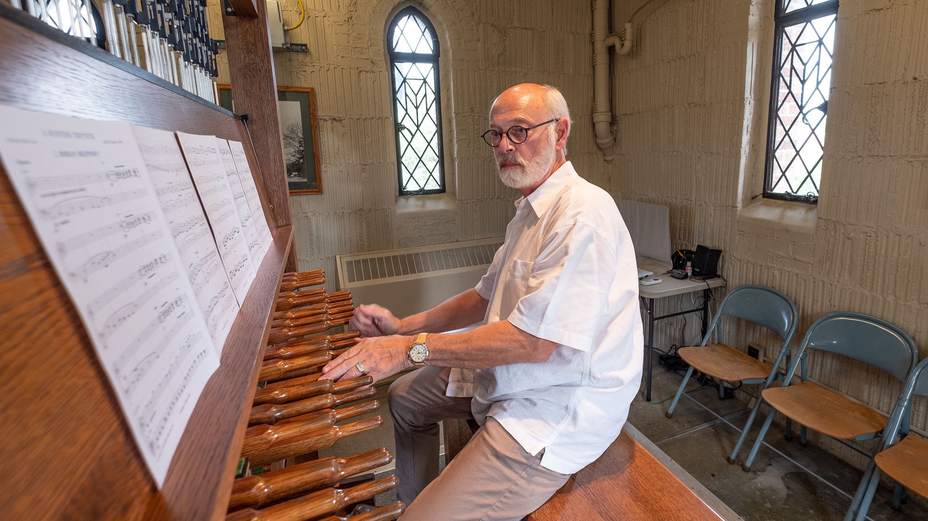 Dennis Curry playing the bells of Beaumont Tower
