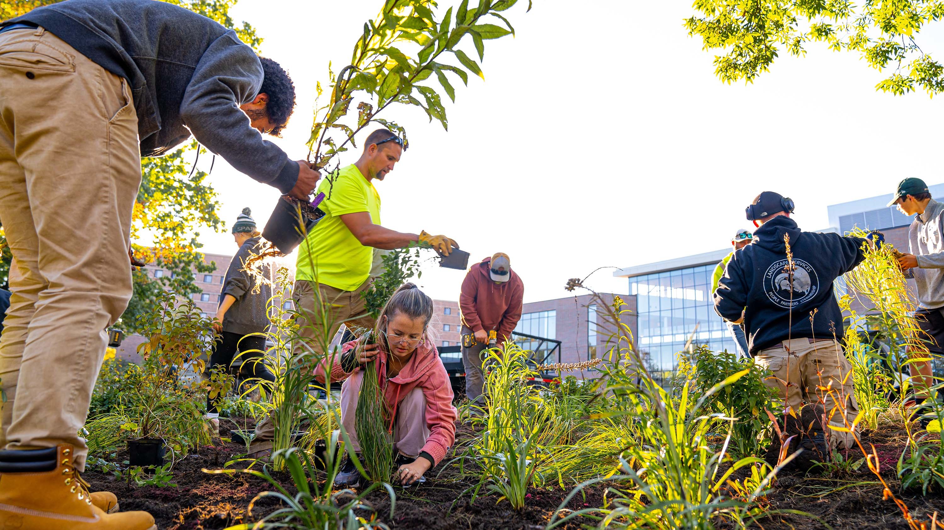 IPF and students planting plants near Minskoff Pavilion